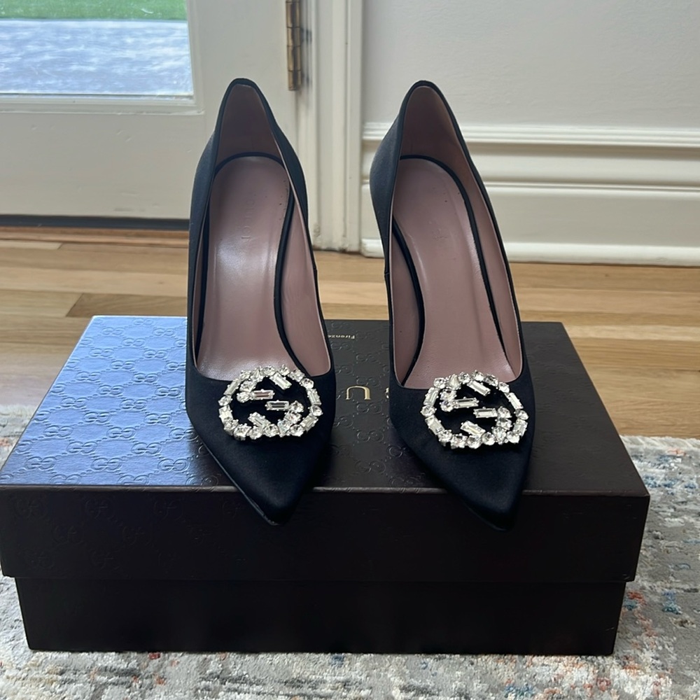 Gucci crystal satin pointed toe pump